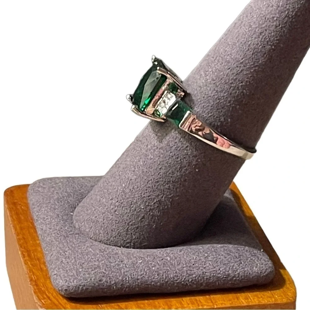 Emerald Green Sterling Silver 925 Emerald Cut Cubic Zirconia Ring Size‎ 8.75